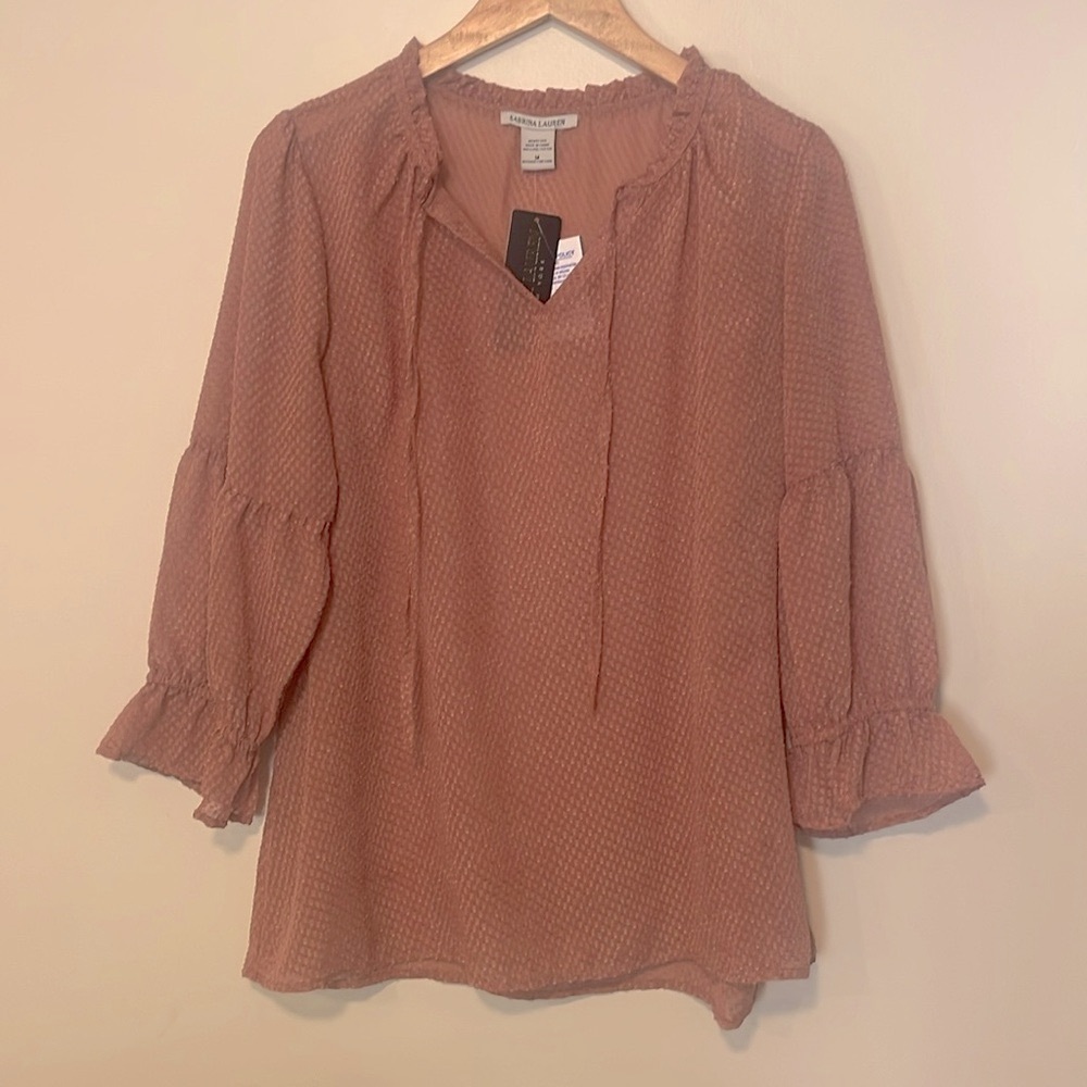 NWT-  Mauve Sabrina Lauren- Medium- Peasant style Blouse with Puff 3/4 Sleeve.